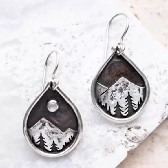 🏔 Vintage Mountain Engraved Retro Earrings 🏔 - Picture 2 of 7